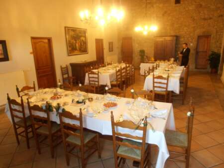 Can Tapies has dining rooms indoors and outdoors for all guests to sit together.